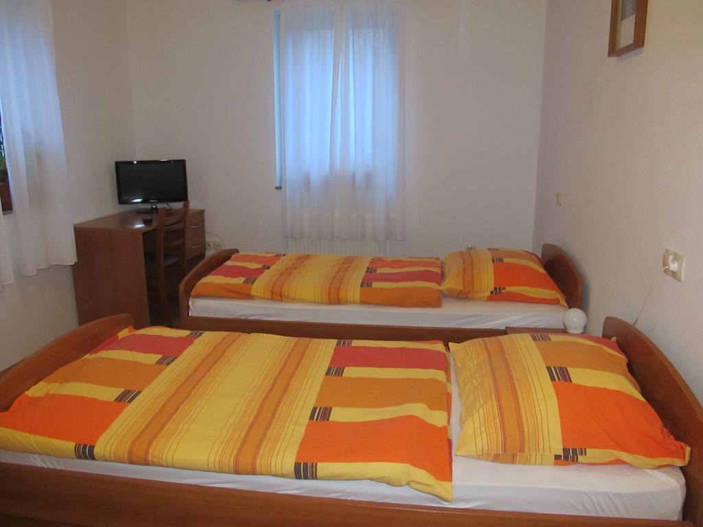 Tourist Farm Ljubica Villa Poljane nad Škofjo Loko Oda fotoğraf