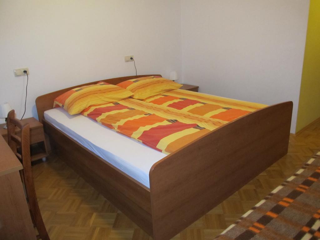 Tourist Farm Ljubica Villa Poljane nad Škofjo Loko Oda fotoğraf
