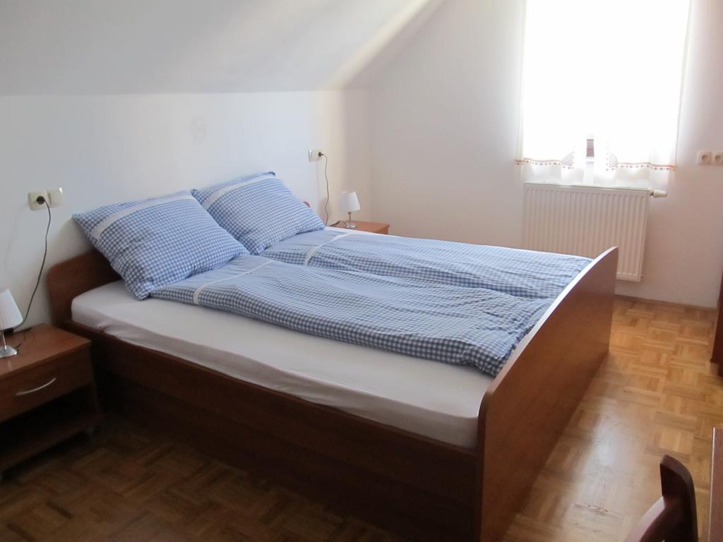 Tourist Farm Ljubica Villa Poljane nad Škofjo Loko Oda fotoğraf