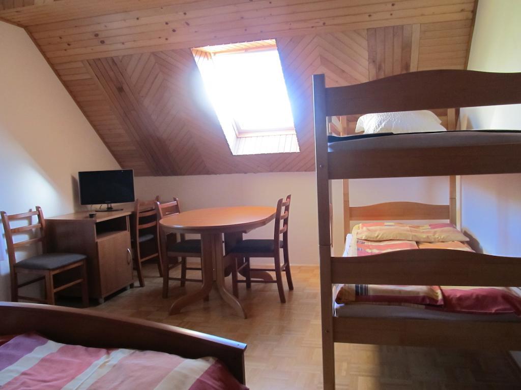 Tourist Farm Ljubica Villa Poljane nad Škofjo Loko Oda fotoğraf